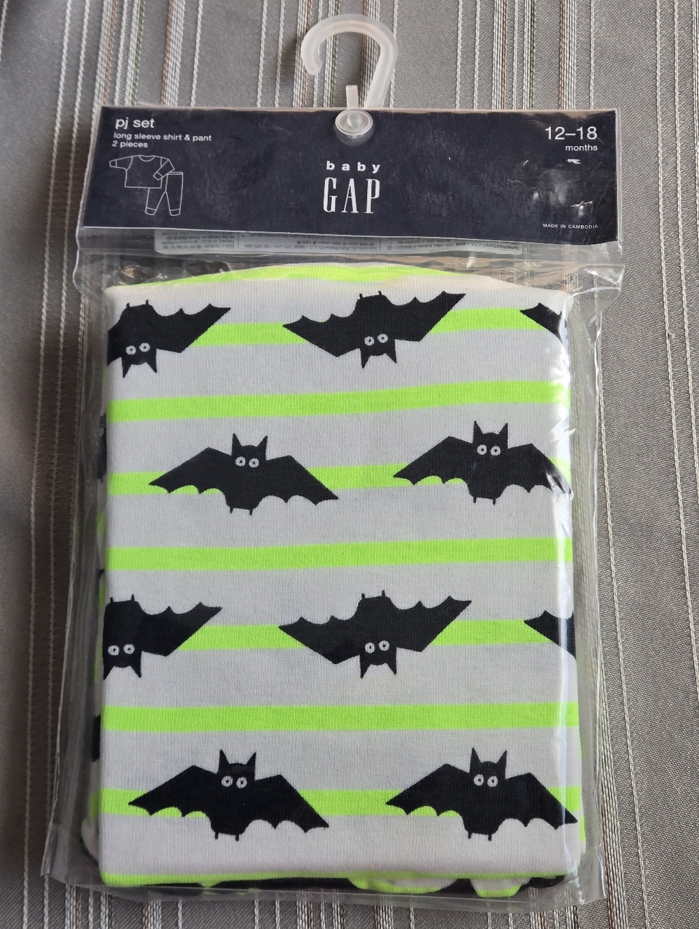 baby GAP Bat Print PJ Set Pajama Set Green Stripes with Black Bats 12-18 mo - Picture 8 of 8